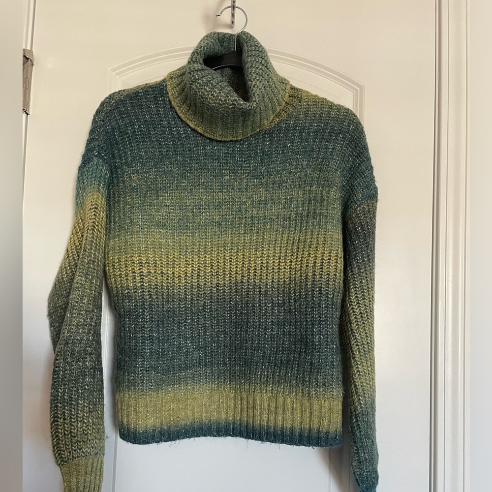 ❤️ Old Navy turtleneck sweater